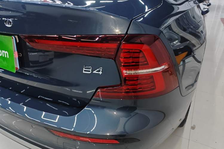 Used Volvo S60 2023 B4 Zhiyuan Luxury Edition Exterior 3