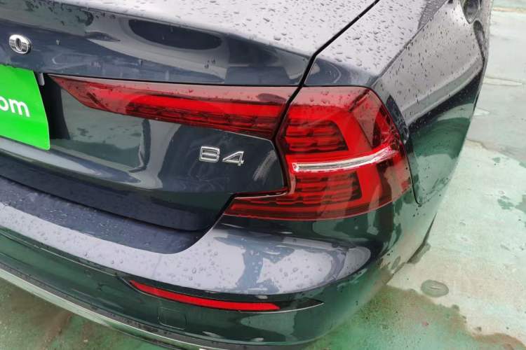 Used Volvo S60 2023 B4 Zhiyi Luxury Edition Exterior 4