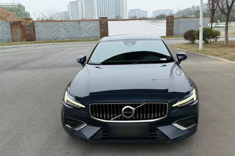 Used Volvo S60 2023 B4 Zhiyi Luxury Edition Exterior 4