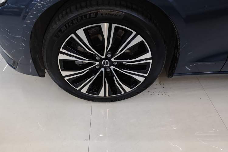 Used Volvo S60 2023 B4 Zhiyuan Luxury Edition Exterior 4