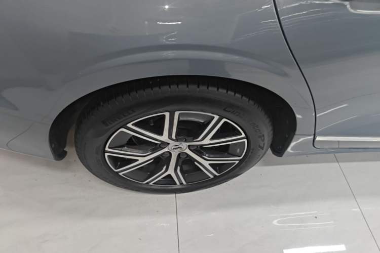 Used Volvo S60 2023 B4 Zhiyi Luxury Edition Exterior 5