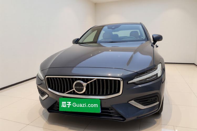 Used Volvo S60 2023 B4 Zhiyuan Luxury Edition Front
