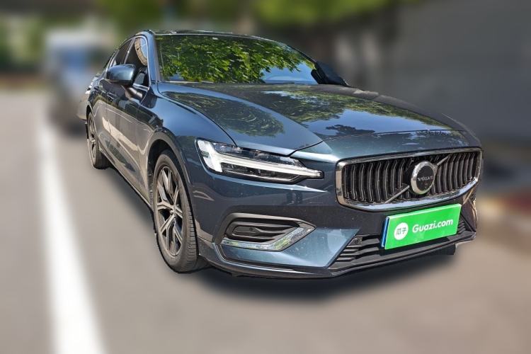 Used Volvo S60 2023 B4 Zhiyi Luxury Edition Front Right 45 Deg
