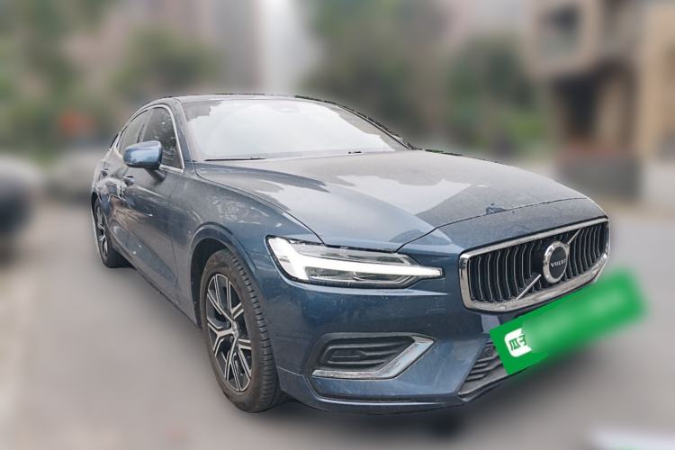 Used Volvo S60 2023 B4 Zhiyi Luxury Edition Front Right 45 Deg