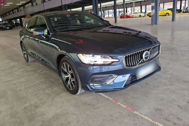Used Volvo S60 2023 B4 Zhiyi Luxury Edition Front Right 45 Deg