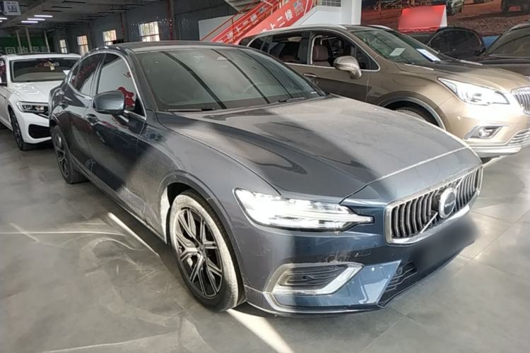 Used Volvo S60 2023 B4 Zhiyi Luxury Edition Front Right 45 Deg