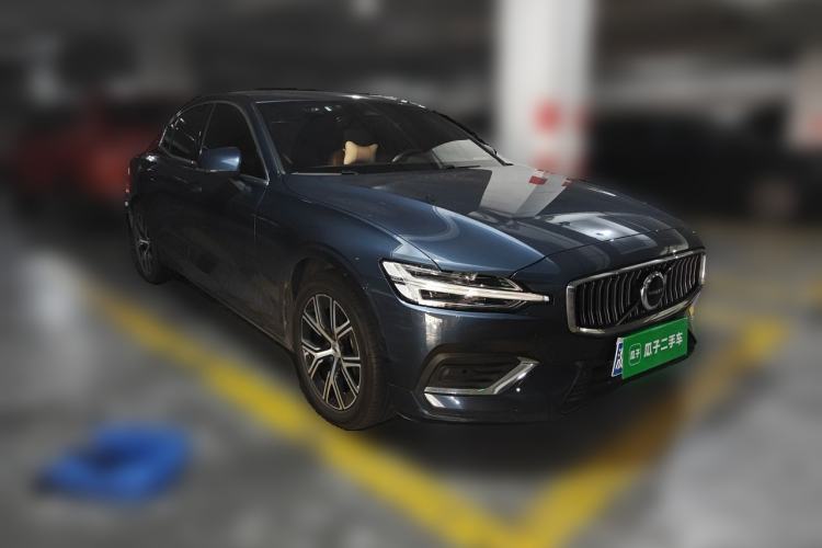 Used Volvo S60 2023 B4 Zhiyi Luxury Edition Front Right 45 Deg