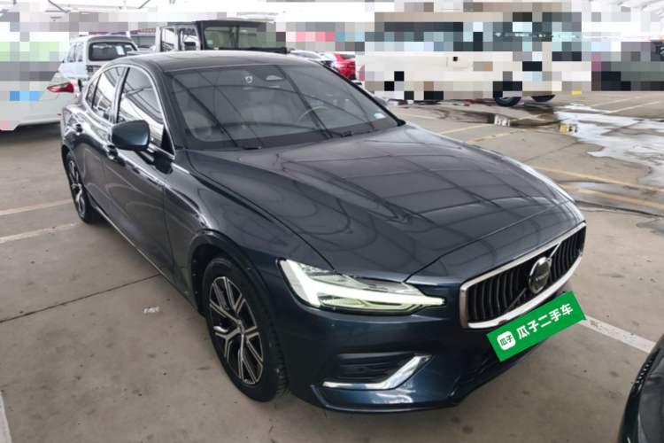 Used Volvo S60 2023 B4 Zhiyi Luxury Edition Front Right 45 Deg