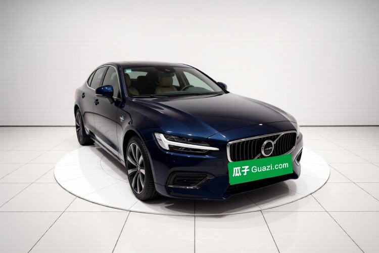Used Volvo S60 2023 B4 Zhiyuan Luxury Edition Front Right 45 Deg