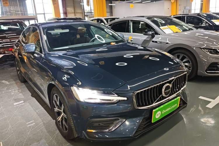 Used Volvo S60 2023 B4 Zhiyi Luxury Edition Front Right 45 Deg