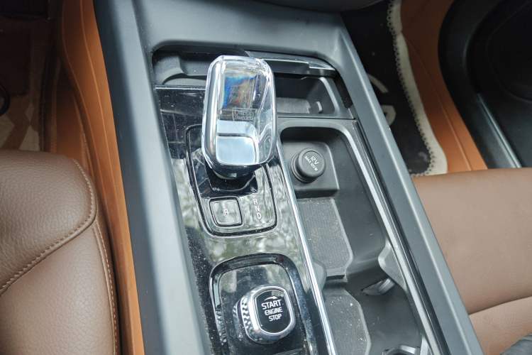 Used Volvo S60 2023 B4 Zhiyi Luxury Edition Gear Lever