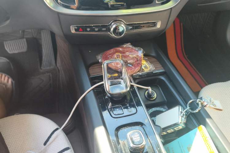 Used Volvo S60 2023 B4 Zhiyuan Luxury Edition Gear Lever