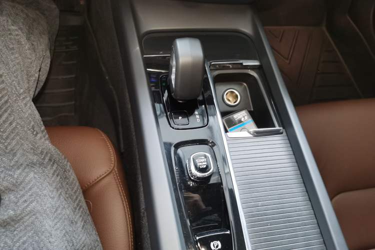 Used Volvo S60 2023 B4 Zhiyi Luxury Edition Gear Lever