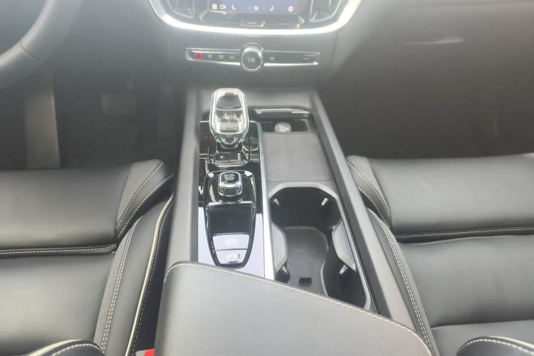 Used Volvo S60 2023 B5 Zhiya Sport Edition Gear Lever