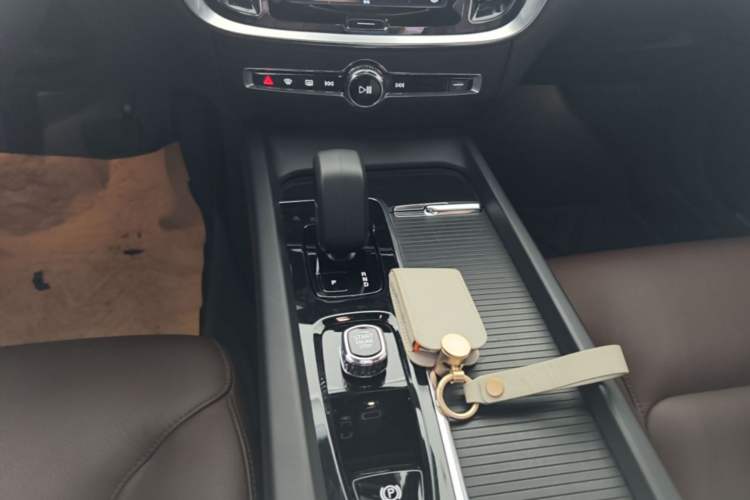 Used Volvo S60 2023 B4 Zhiyi Luxury Edition Gear Lever