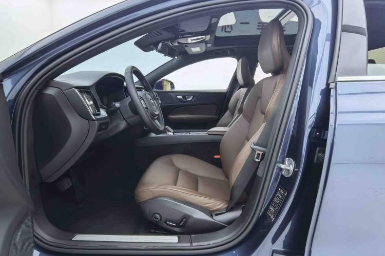 Used Volvo S60 2023 B4 Zhiyi Luxury Edition Interior 2