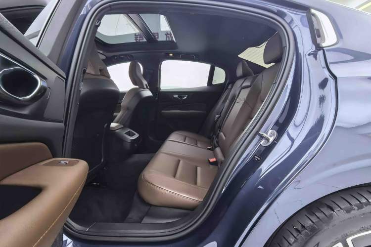 Used Volvo S60 2023 B4 Zhiyi Luxury Edition Interior 4