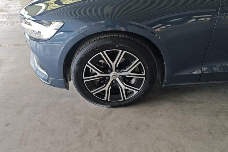 Used Volvo S60 2023 B4 Zhiyi Luxury Edition Left Front Wheel Hub