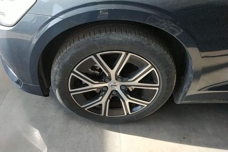 Used Volvo S60 2023 B4 Zhiyi Luxury Edition Left Front Wheel Hub