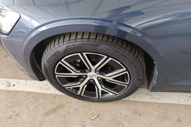 Used Volvo S60 2023 B4 Zhiyi Luxury Edition Left Front Wheel Hub