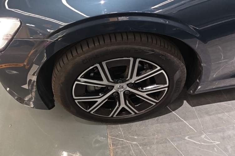 Used Volvo S60 2023 B4 Zhiyi Luxury Edition Left Front Wheel Hub