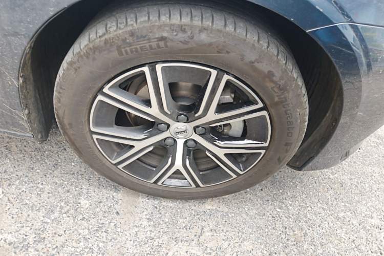 Used Volvo S60 2023 B4 Zhiyi Luxury Edition Right Front Wheel Hub