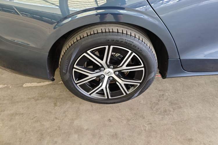 Used Volvo S60 2023 B4 Zhiyi Luxury Edition Right Rear Wheel Hub