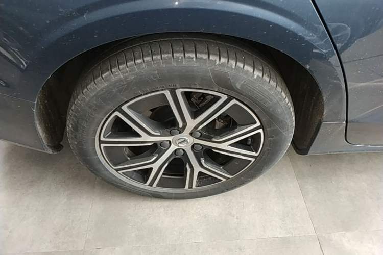 Used Volvo S60 2023 B4 Zhiyi Luxury Edition Right Rear Wheel Hub