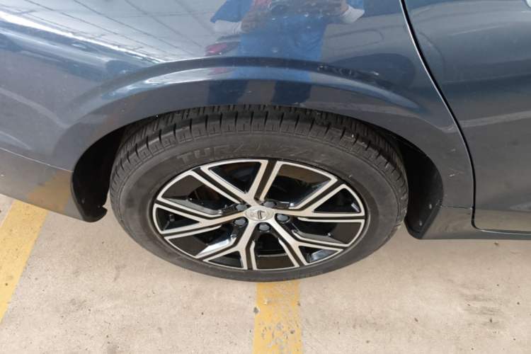 Used Volvo S60 2023 B4 Zhiyi Luxury Edition Right Rear Wheel Hub