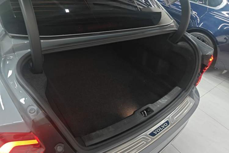 Used Volvo S60 2023 B4 Zhiyi Luxury Edition Trunk