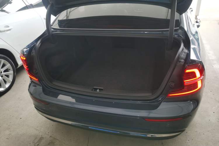 Used Volvo S60 2023 B4 Zhiyi Luxury Edition Trunk