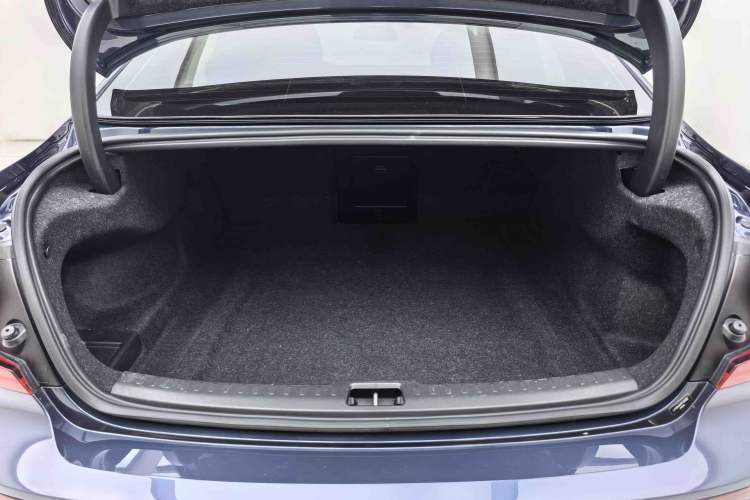Used Volvo S60 2023 B4 Zhiyi Luxury Edition Trunk