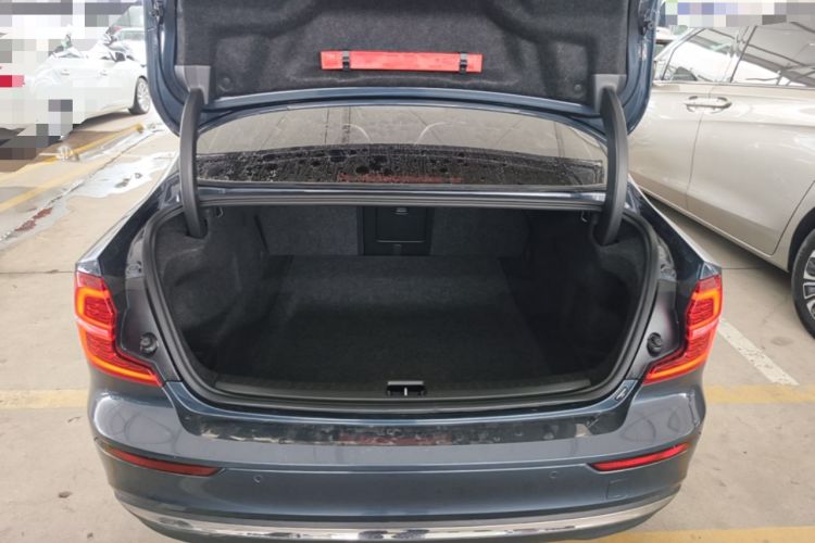 Used Volvo S60 2023 B4 Zhiyi Luxury Edition Trunk