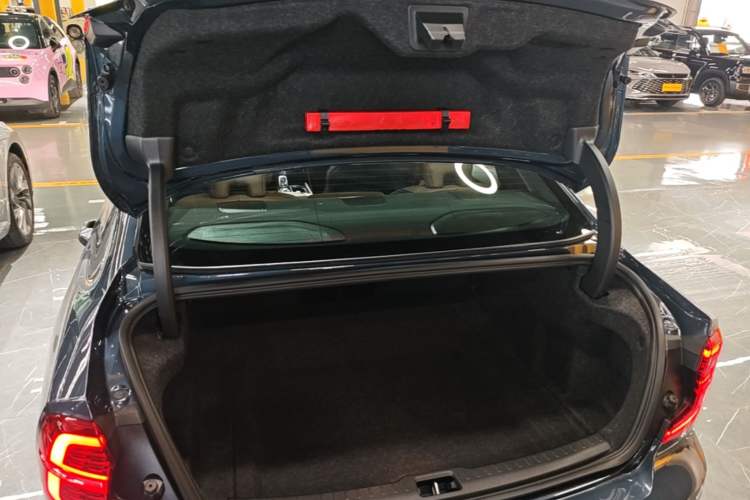 Used Volvo S60 2023 B4 Zhiyi Luxury Edition Trunk