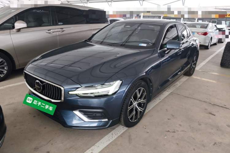 Used Volvo S60 2023 B4 Zhiyi Luxury Edition Guazi used car, China used car export, Used car for sale, Used Volvo cars, Cheapest cars for sale