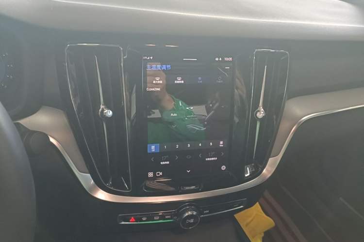 Used Volvo S60 2023 B4 Zhiyi Luxury Edition Audio And AC Panel