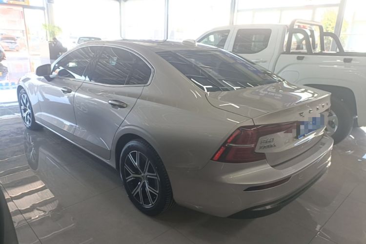 Used Volvo S60 2023 B4 Zhiyi Luxury Edition Exterior 2
