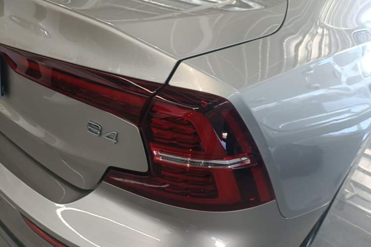 Used Volvo S60 2023 B4 Zhiyi Luxury Edition Exterior 3