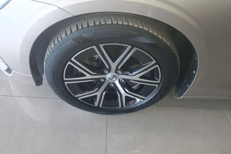 Used Volvo S60 2023 B4 Zhiyi Luxury Edition Exterior 4