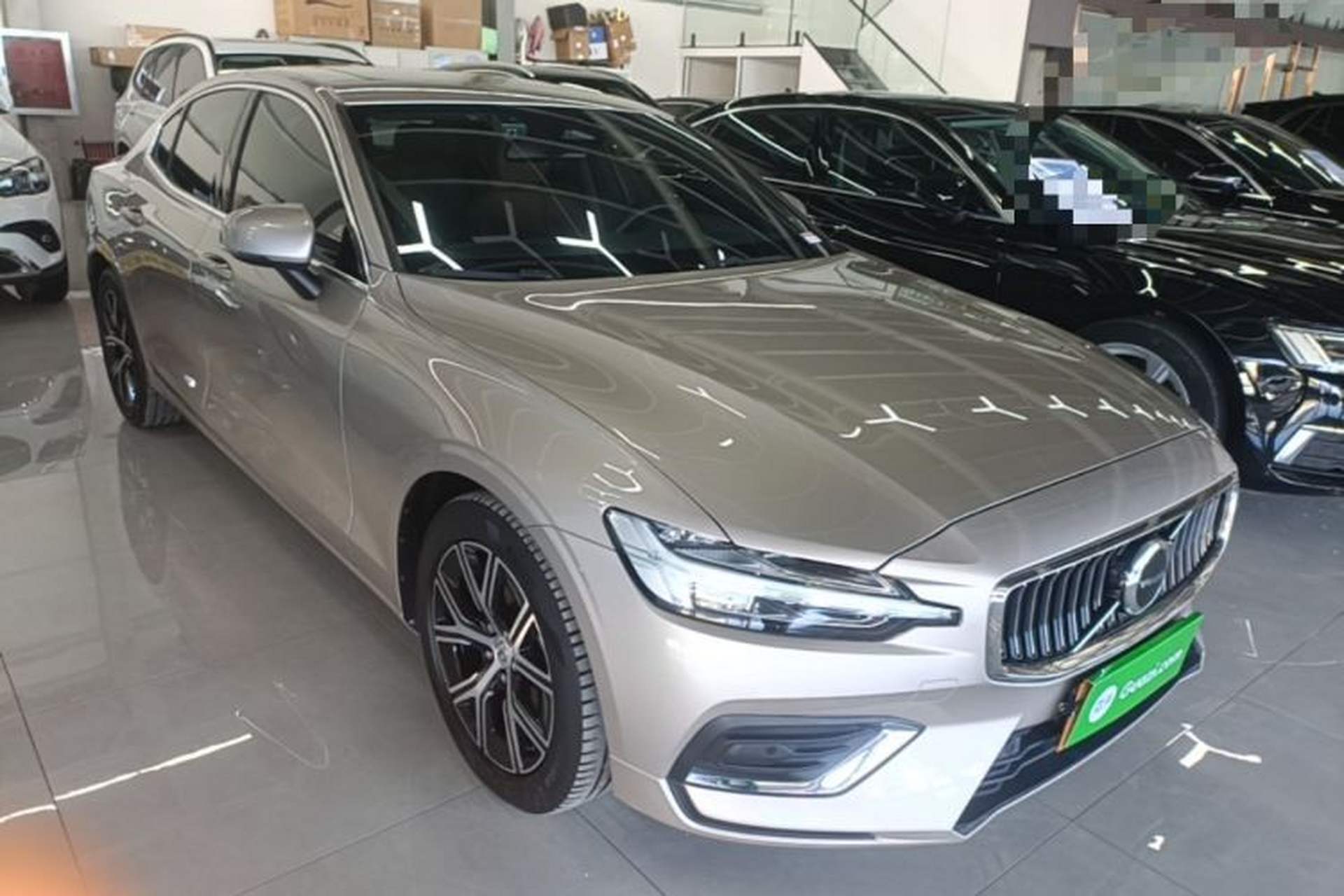 Used Volvo S60 2023 B4 Zhiyi Luxury Edition Front Right 45 Deg