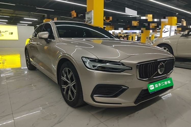 Used Volvo S60 2023 B4 Zhiyi Luxury Edition Front Right 45 Deg