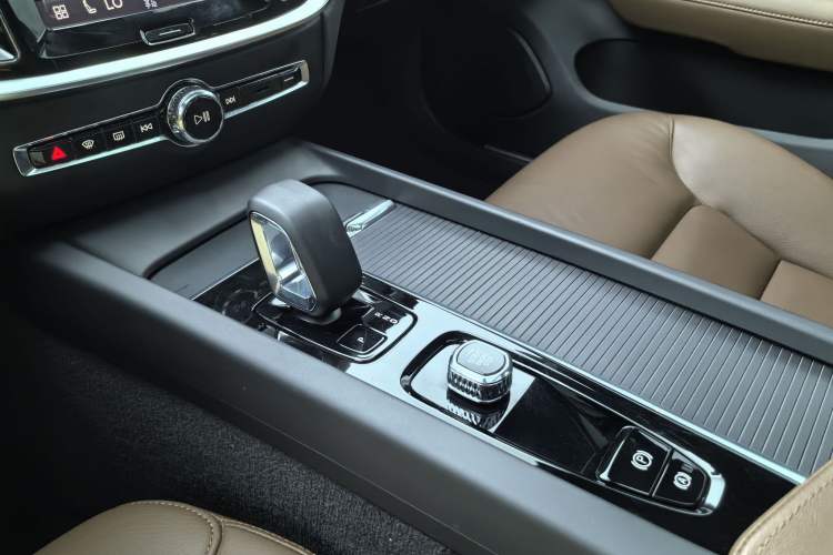 Used Volvo S60 2023 B4 Zhiyi Luxury Edition Gear Lever