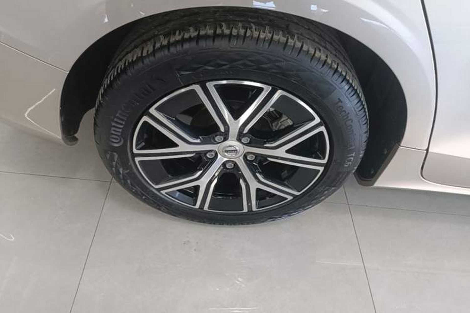 Used Volvo S60 2023 B4 Zhiyi Luxury Edition Right Rear Wheel Hub