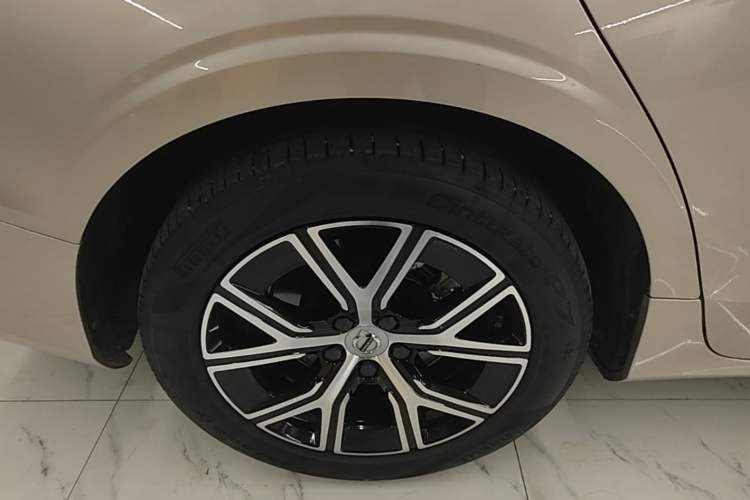 Used Volvo S60 2023 B4 Zhiyi Luxury Edition Right Rear Wheel Hub