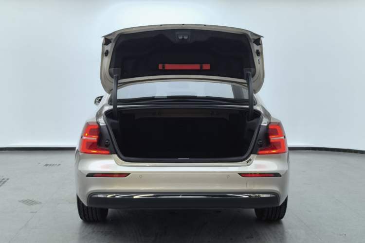 Used Volvo S60 2023 B4 Zhiyi Luxury Edition Trunk