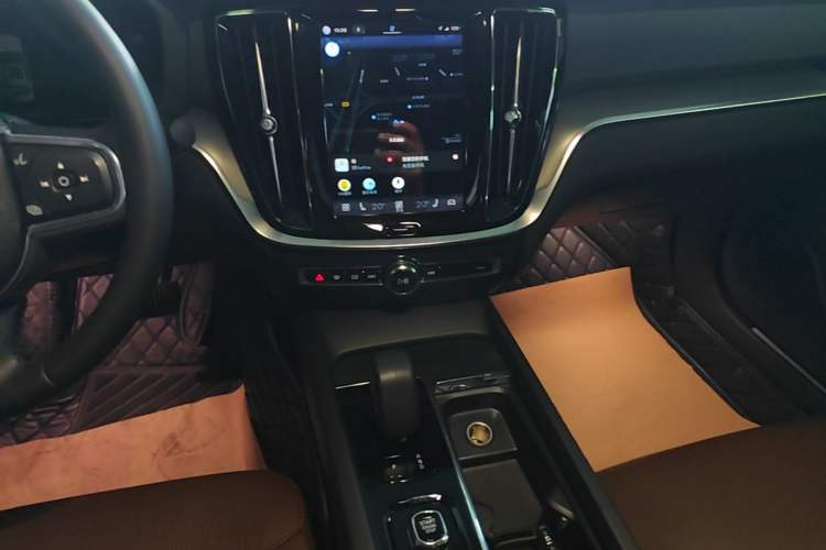 Used Volvo S60 2023 B4 Zhiyi Luxury Edition Audio And AC Panel