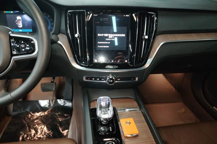 Used Volvo S60 2023 B4 Zhiyuan Luxury Edition Audio And AC Panel