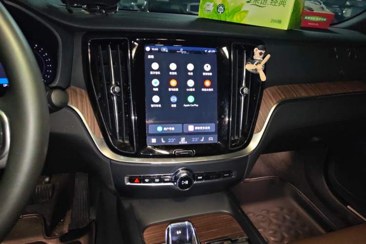 Used Volvo S60 2023 B4 Zhiyuan Luxury Edition Audio And AC Panel