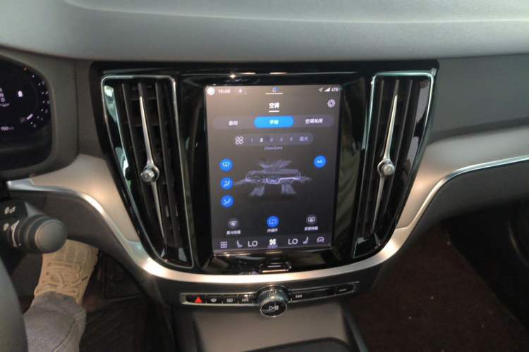 Used Volvo S60 2023 B4 Zhiyi Luxury Edition Audio And AC Panel