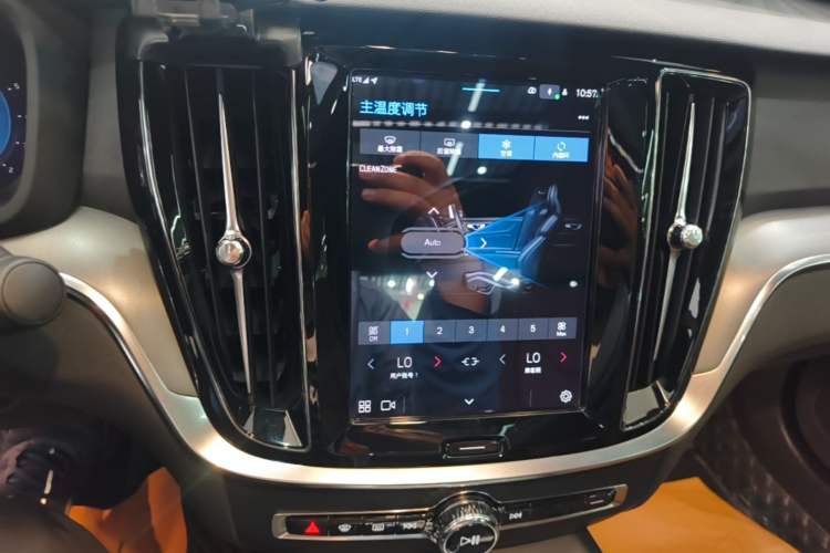 Used Volvo S60 2023 B4 Zhiyi Luxury Edition Audio And AC Panel